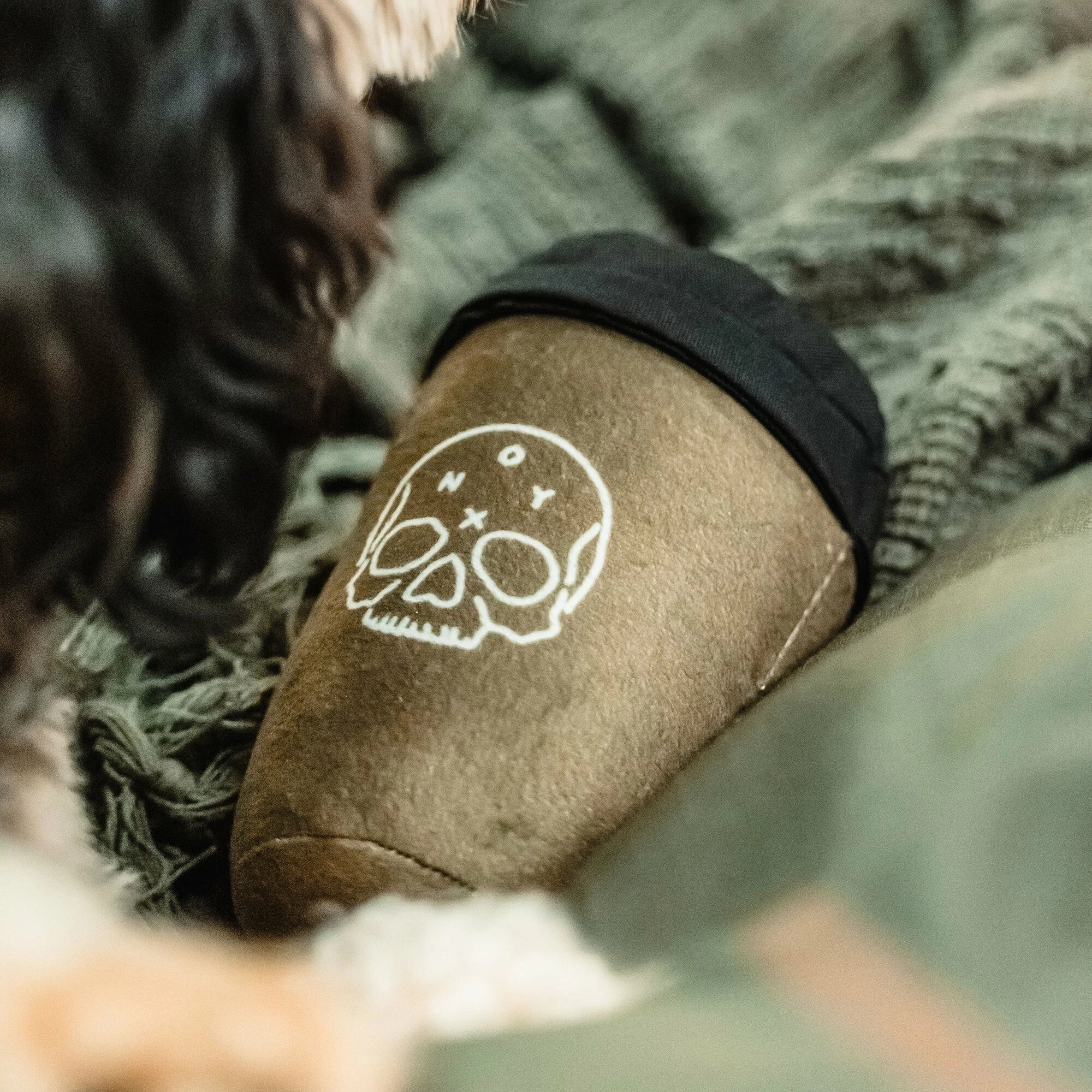 Onyx To Go Cup Plush Dog Toy 4 Onyx To Go Cup Plush Dog Toy - Image 3